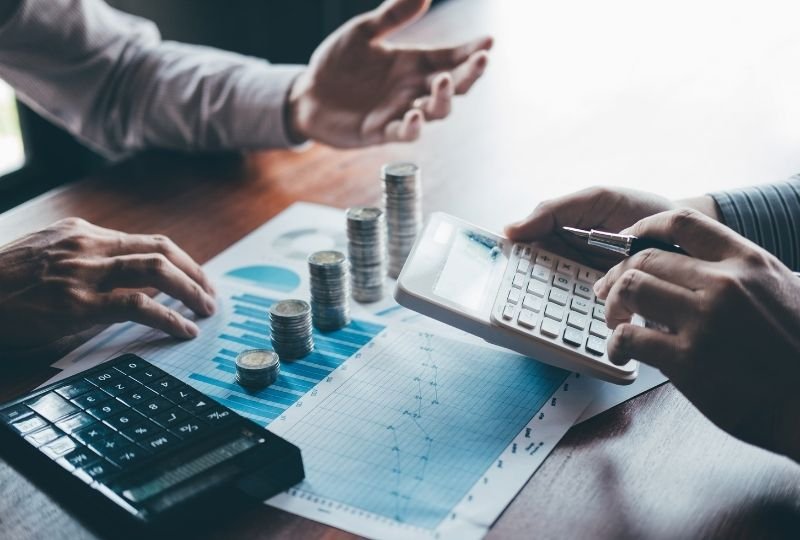 O que devo saber antes de investir no exterior?