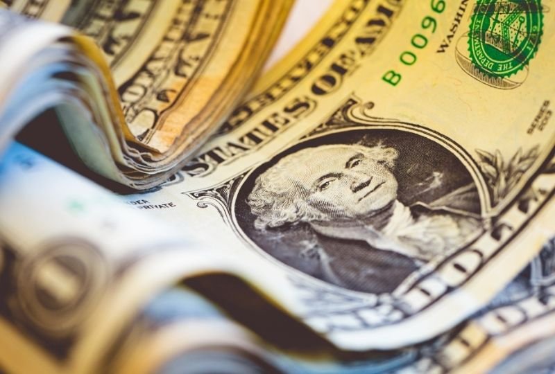 Quais ETFs pagam dividendos em dólar mensais?